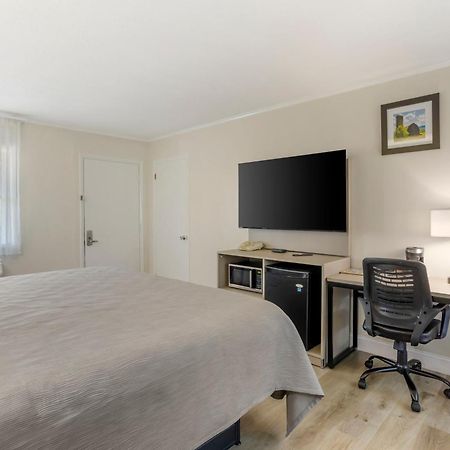 Quality Inn Smoketown  외부 사진