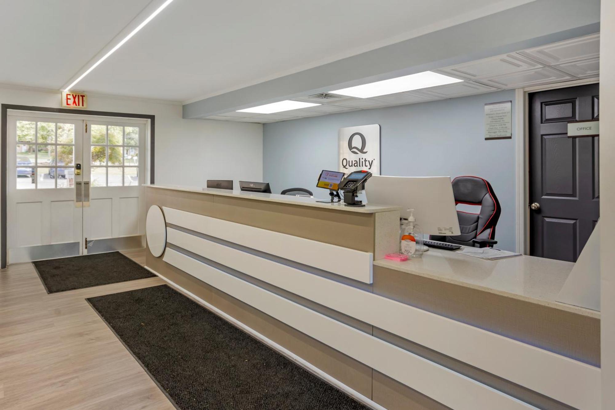 Quality Inn Smoketown  외부 사진