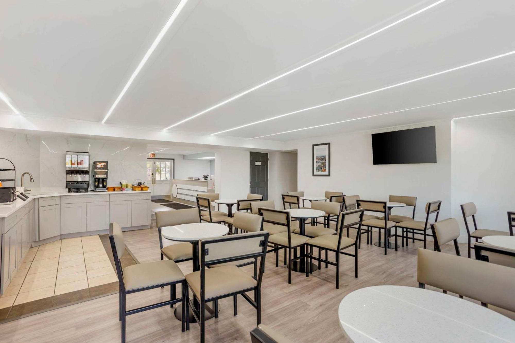 Quality Inn Smoketown  외부 사진