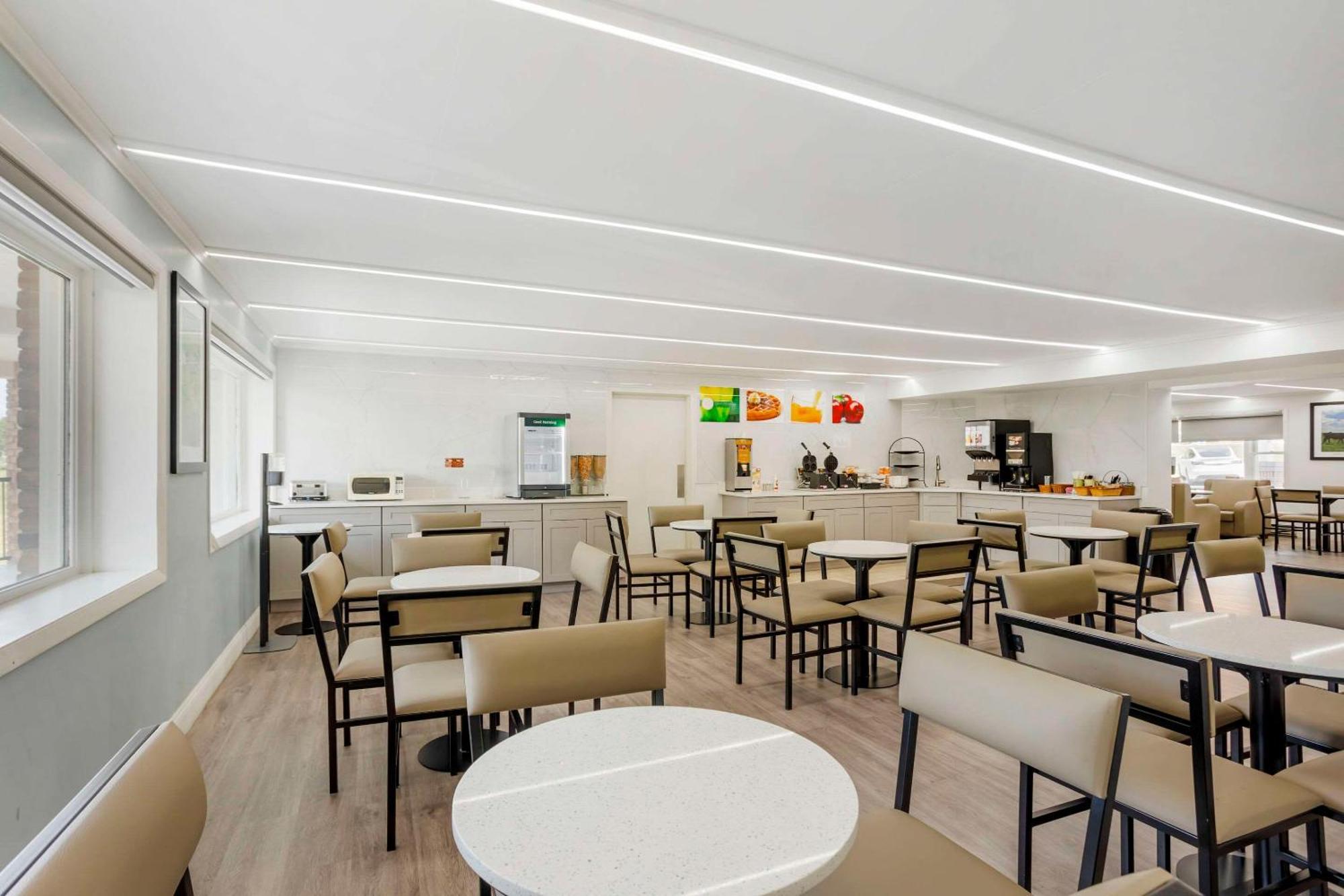 Quality Inn Smoketown  외부 사진